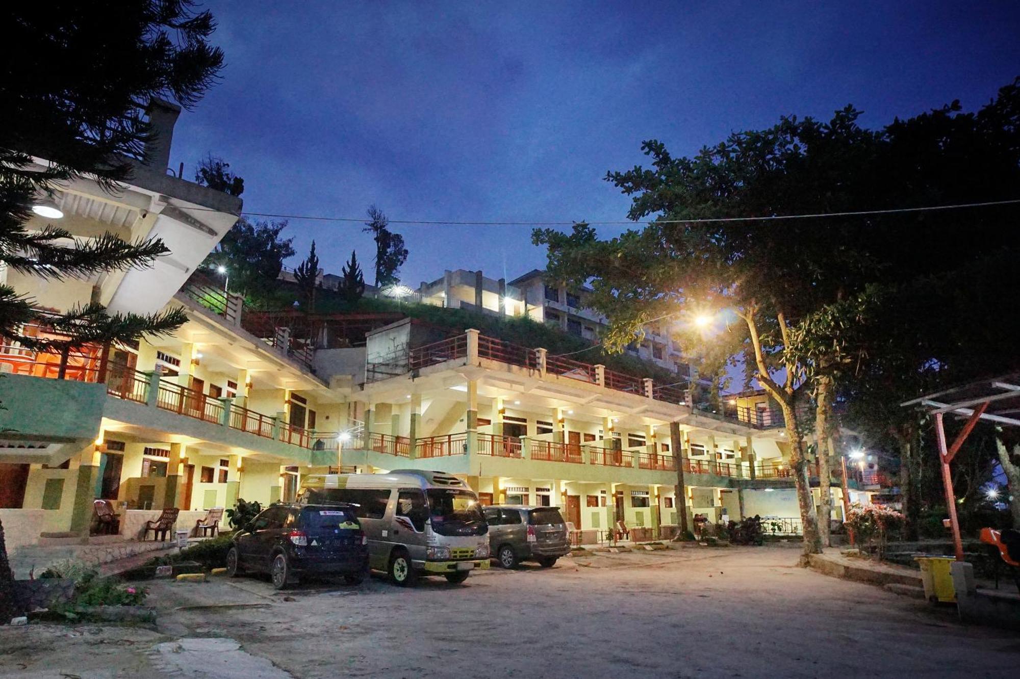 Pandu Lakeside Hotel Parapat Exterior foto