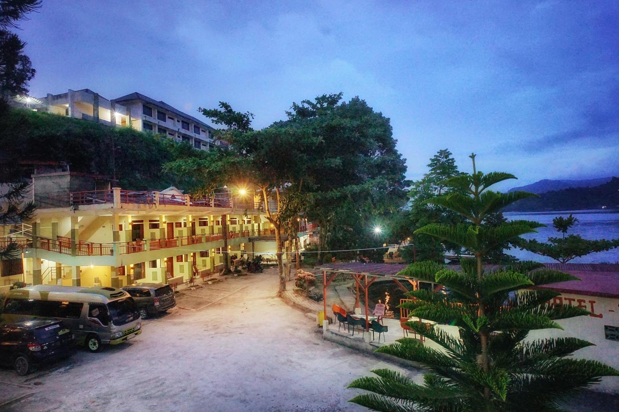 Pandu Lakeside Hotel Parapat Exterior foto