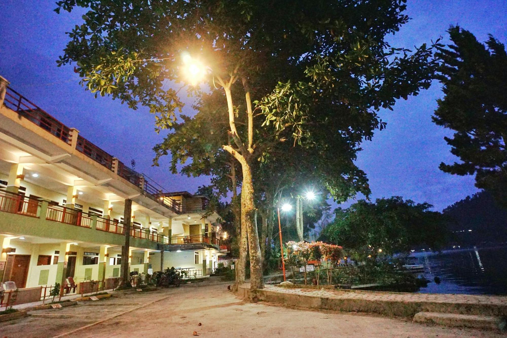 Pandu Lakeside Hotel Parapat Exterior foto