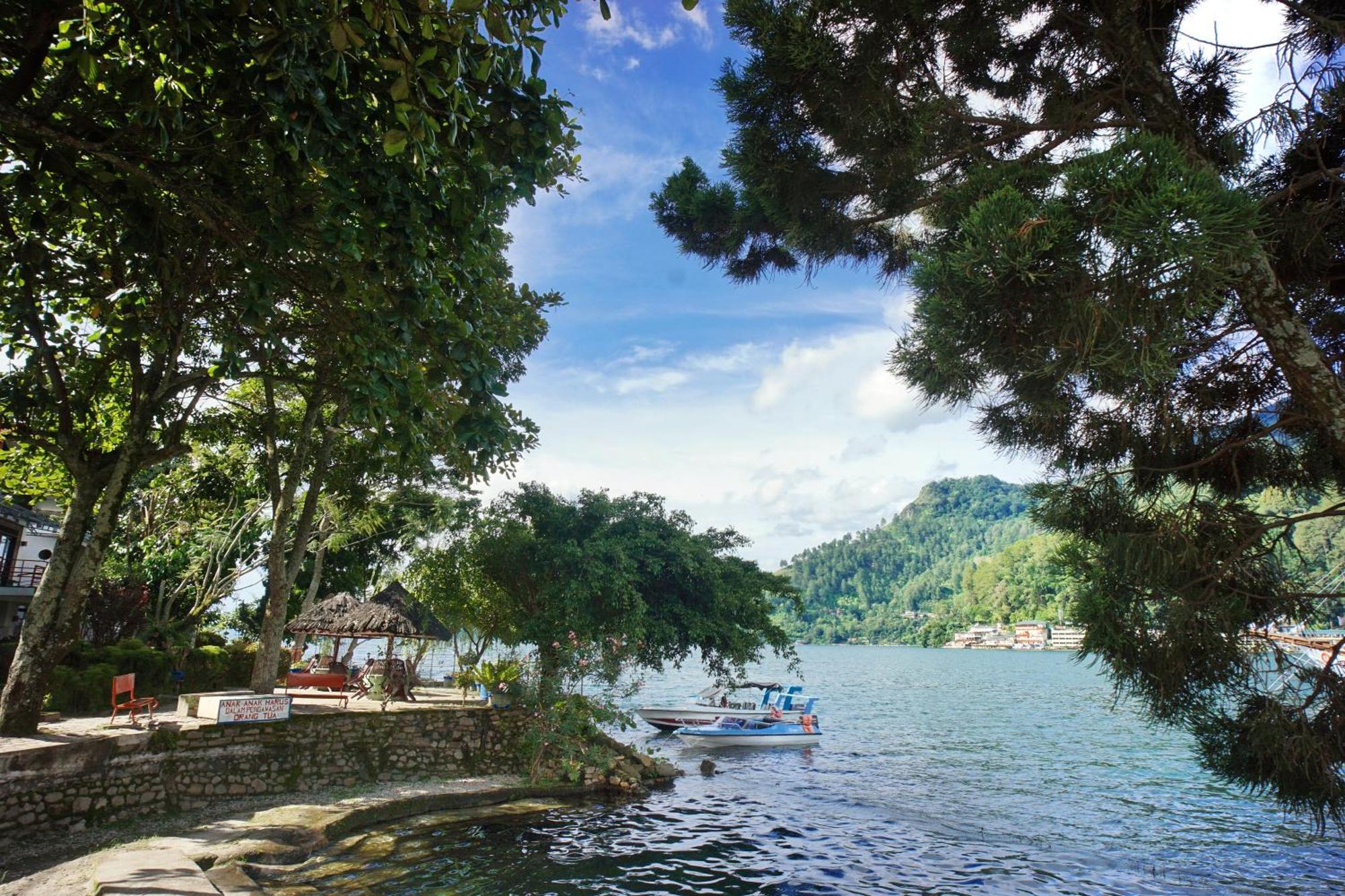 Pandu Lakeside Hotel Parapat Exterior foto