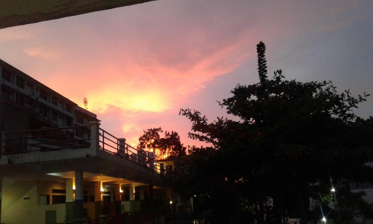 Pandu Lakeside Hotel Parapat Exterior foto