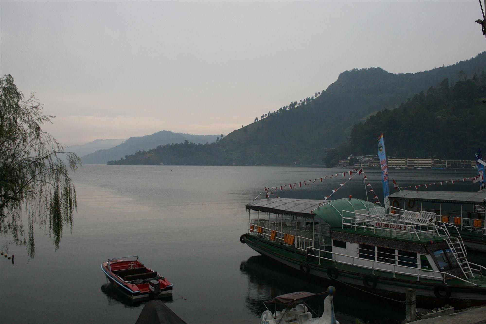 Pandu Lakeside Hotel Parapat Exterior foto