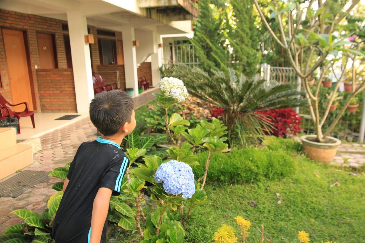 Pandu Lakeside Hotel Parapat Exterior foto